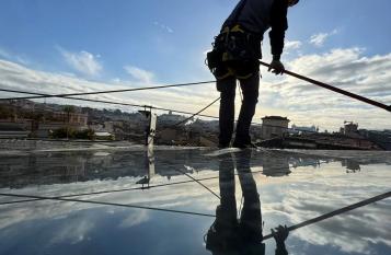 Pulizia vetrate di un immobile di notevole altezza nel centro di Roma - PARLATECI DELLE VOSTRE IMPRESE CHE SEMBRANO IMPOSSIBILI!